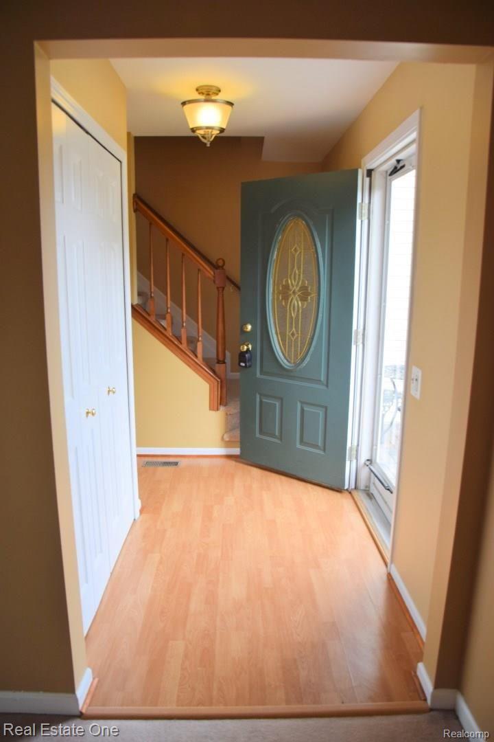 385 Arlington Drive Rochester, MI 48307 - Photo 8 of 64 Foyer (Large).JPG