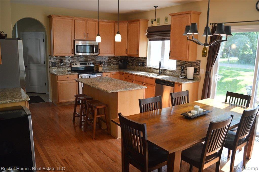 3403 Talbert Circle Rochester, MI 48307 - Photo 6 of 18 Kitchen.JPG