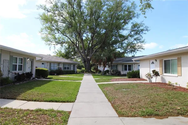 $1,550 | 2202 Clubhouse Drive, Unit 187, Sun City Center, FL 33573
