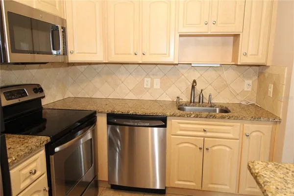 $1,550 | 2202 Clubhouse Drive, Unit 187, Sun City Center, FL 33573