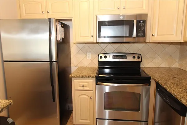 $1,550 | 2202 Clubhouse Drive, Unit 187, Sun City Center, FL 33573