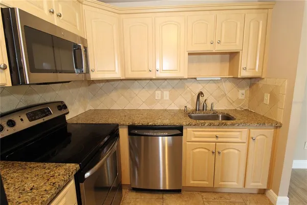 $1,550 | 2202 Clubhouse Drive, Unit 187, Sun City Center, FL 33573