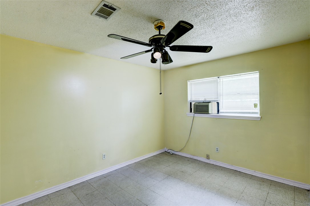 2402 Wilkes Street Bryan, TX 77803 - Photo 10 of 24