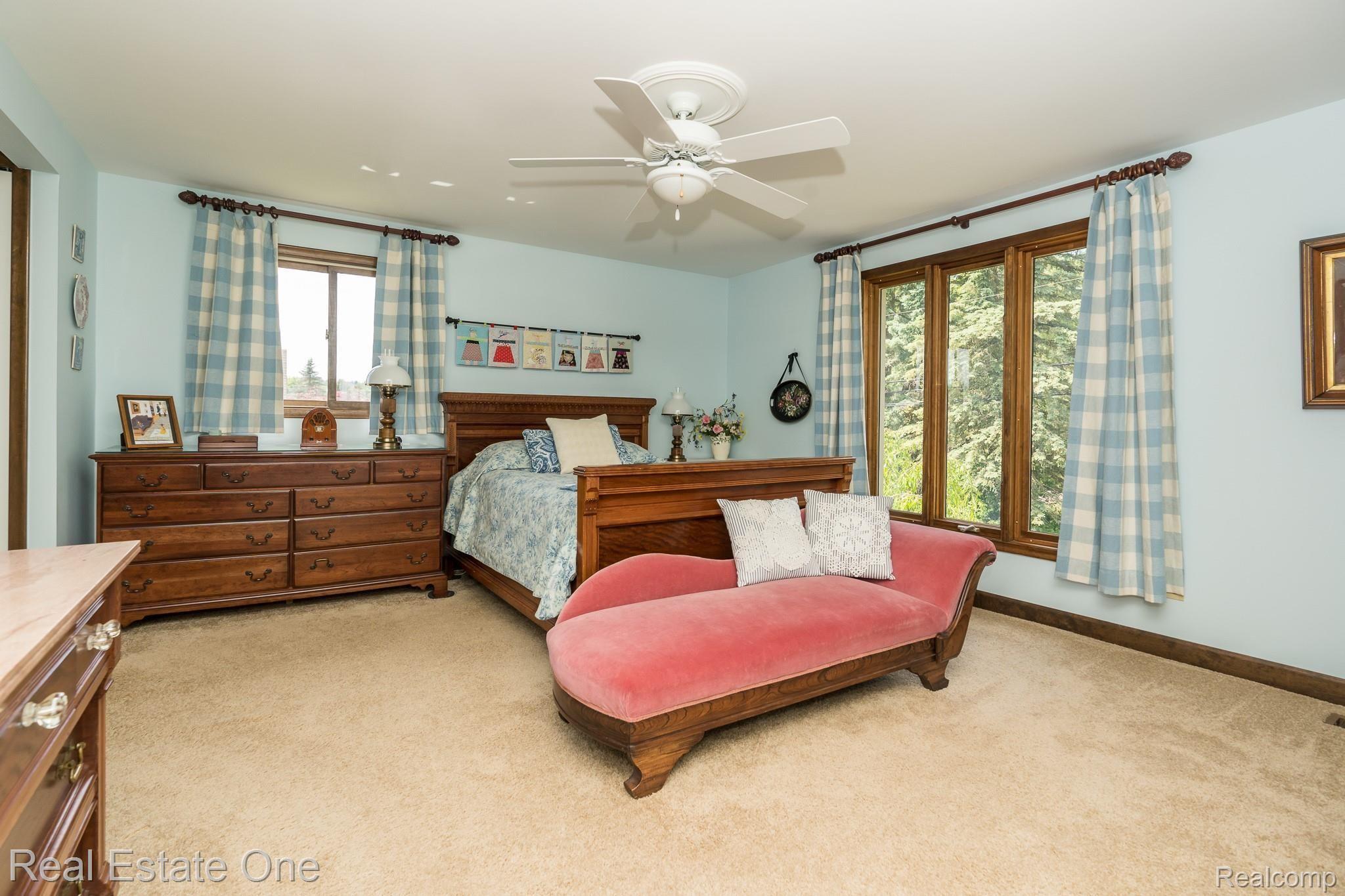 781 Dutton Road Rochester, MI 48306 - Photo 18 of 33 MASTER BEDROOM