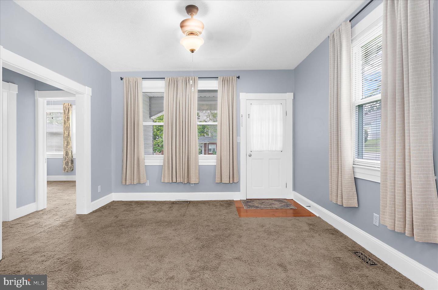 40 Hampton Road Linthicum Heights, MD 21090 - Photo 7 of 37 Lots of natural light abounds this living room