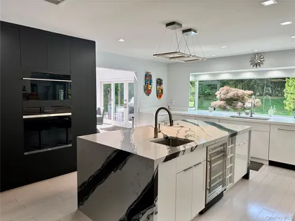 $2,375,000 | 5 Meadow Gate West, St. James, NY 11780