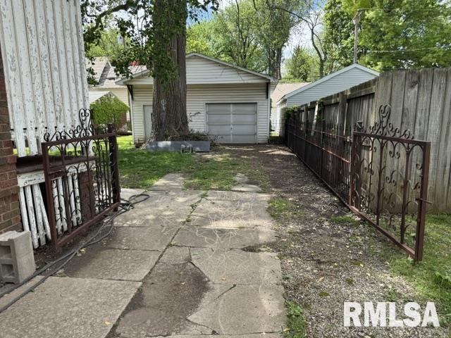 1119 South MacArthur Boulevard Springfield, IL 62704 - Photo 23 of 25