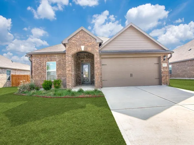 $2,095 | 1717 Conley Lane, Crowley, TX 76036