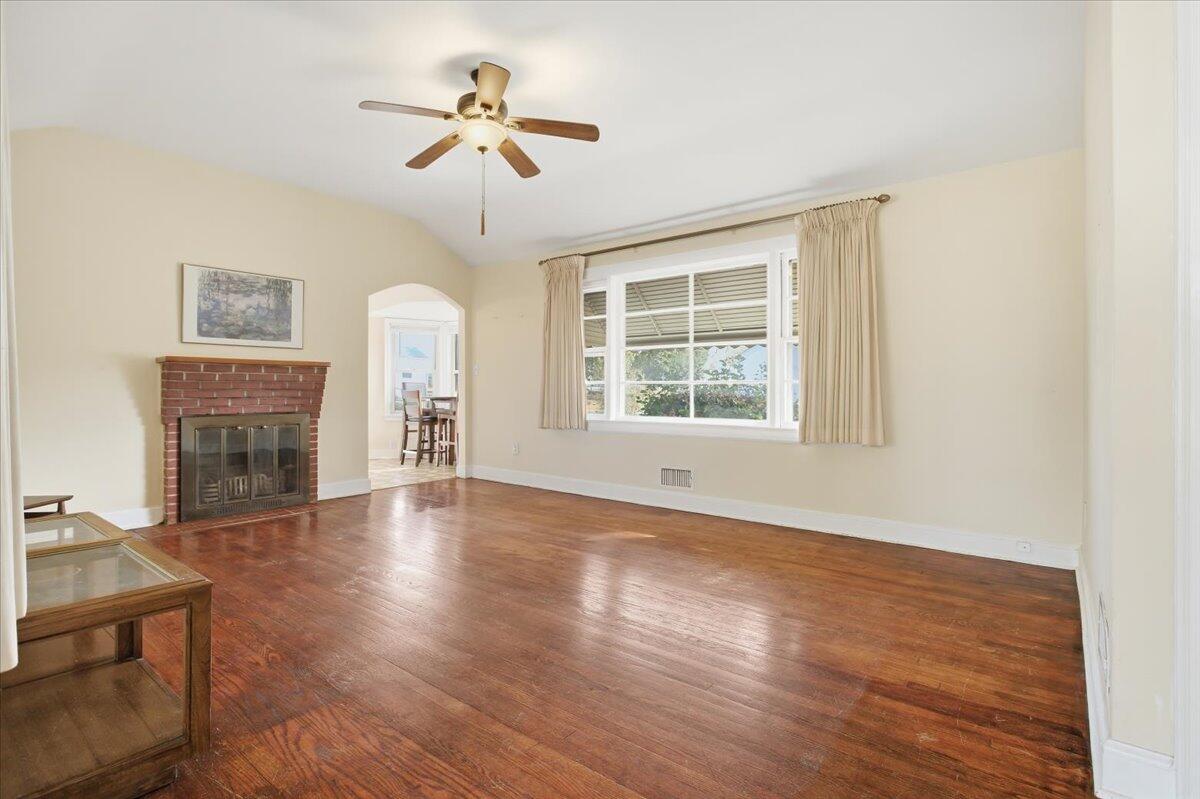 4950 Fralin Road Northwest Roanoke, VA 24012 - Photo 12 of 27 Living Room