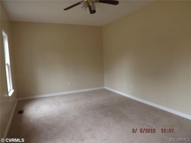 1358 Butler Branch Road Petersburg, VA 23805 - Photo 3 of 7 Living Room