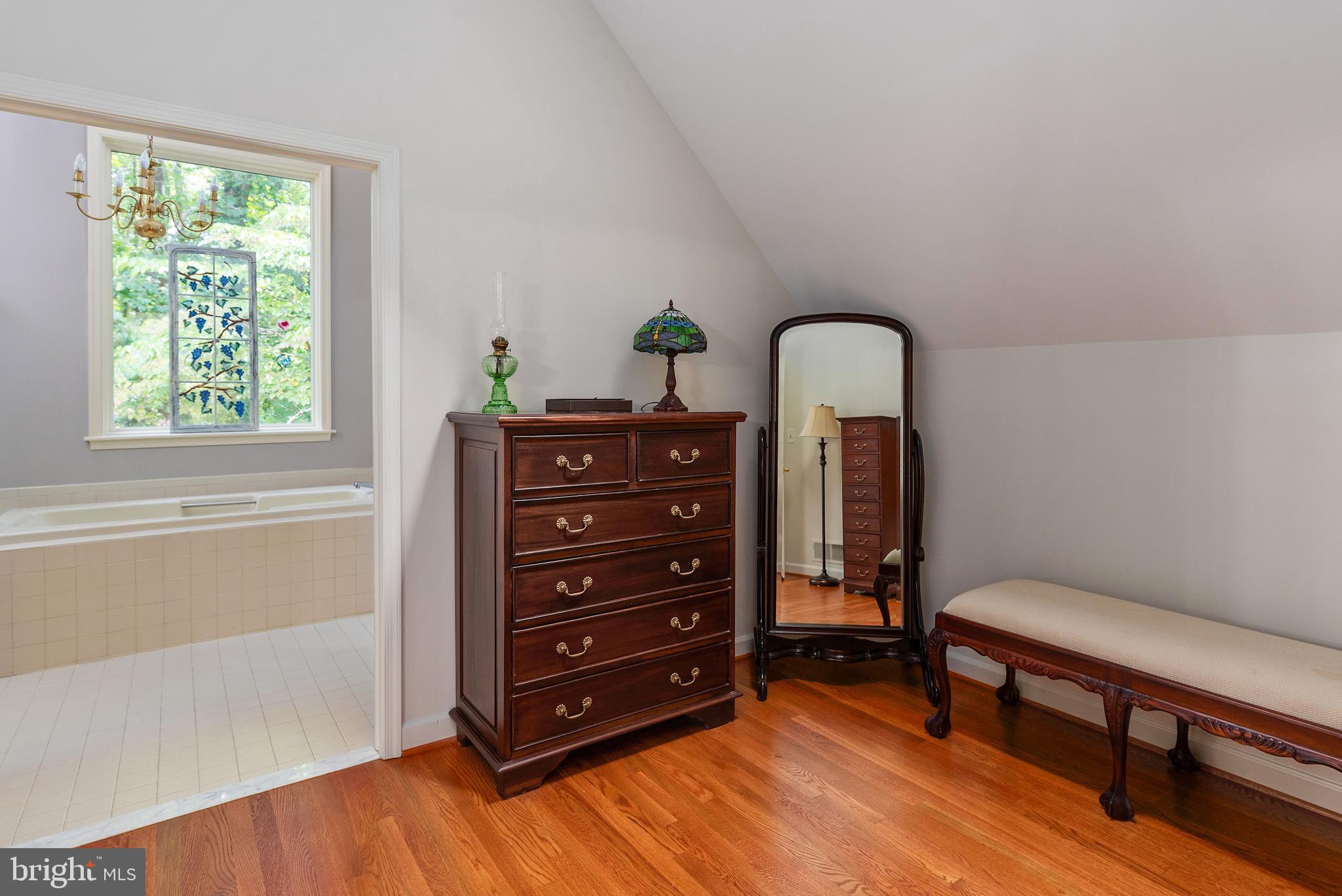 1936 High Ridge Road Annapolis, MD 21409 - Photo 20 of 75 Master has a dressing area to primp.