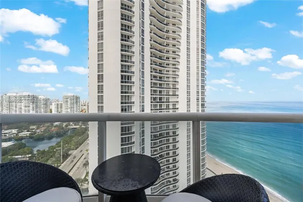 $15,000 | 15901 Collins Avenue, Unit 2104, Sunny Isles Beach, FL 33160