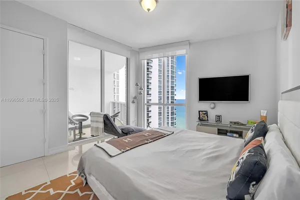$15,000 | 15901 Collins Avenue, Unit 2104, Sunny Isles Beach, FL 33160