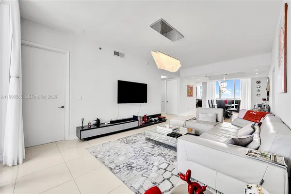 $15,000 | 15901 Collins Avenue, Unit 2104, Sunny Isles Beach, FL 33160