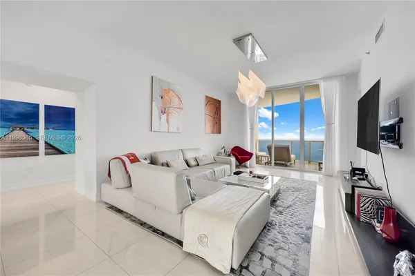 $15,000 | 15901 Collins Avenue, Unit 2104, Sunny Isles Beach, FL 33160