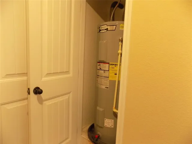 $339,900 | 506 Pecan Tree Court, Poolville, TX 76487