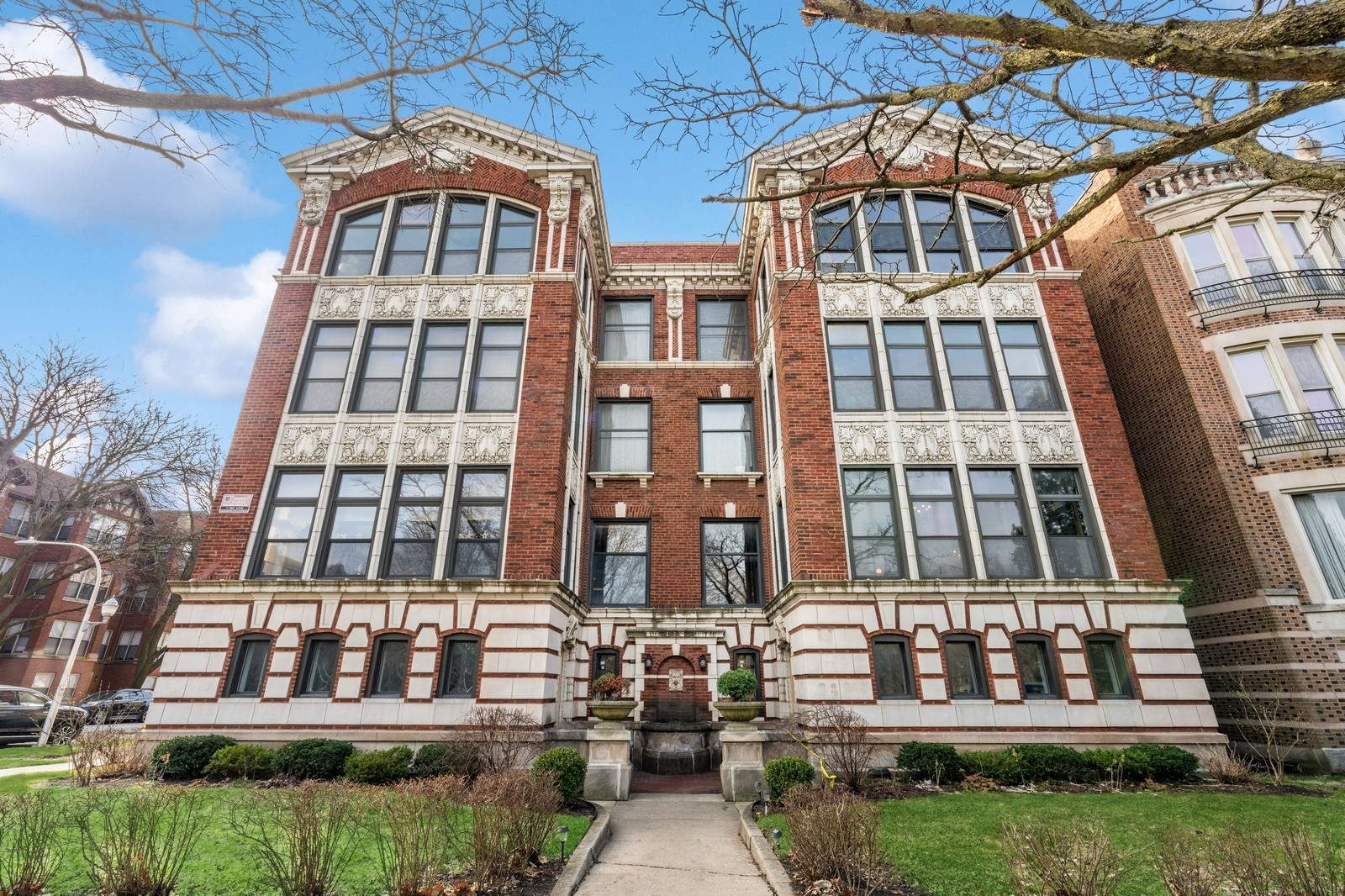 851 East Drexel Square, Unit 1A Chicago, IL 60615 - Photo 1 of 21 front view of a building