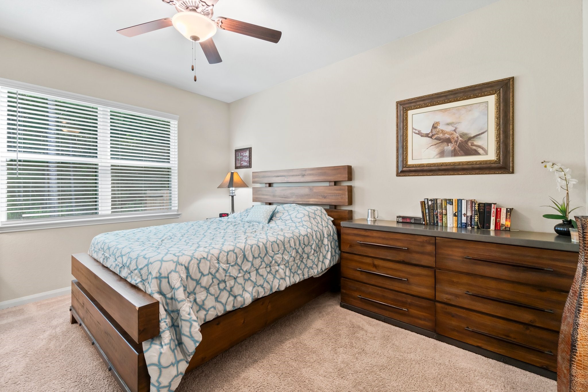 7643 Glaber Leaf Road Conroe, TX 77304 - Photo 11 of 26 Plenty of room for your furniture.