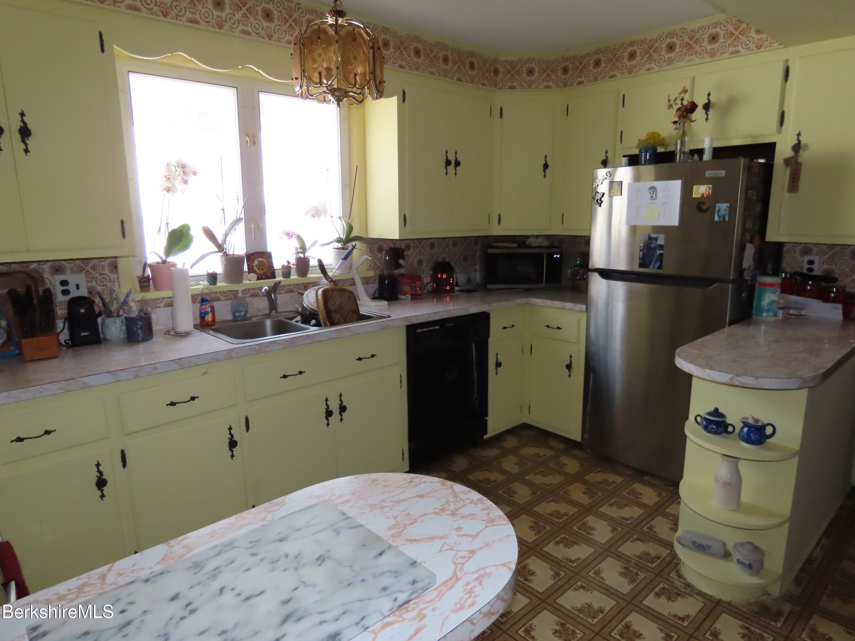 35 Randall Street Adams, MA 01220 - Photo 8 of 43 Kitchen