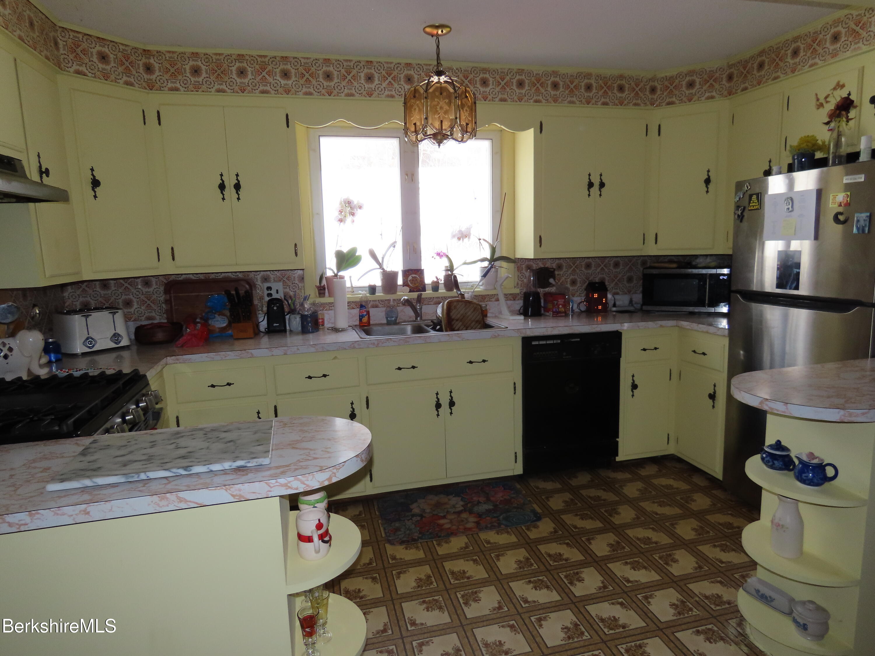 35 Randall Street Adams, MA 01220 - Photo 10 of 43 Kitchen