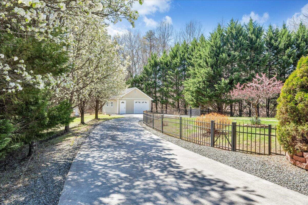 64 Forest Edge Road Wirtz, VA 24184 - Photo 81 of 122 081-MIB09874
