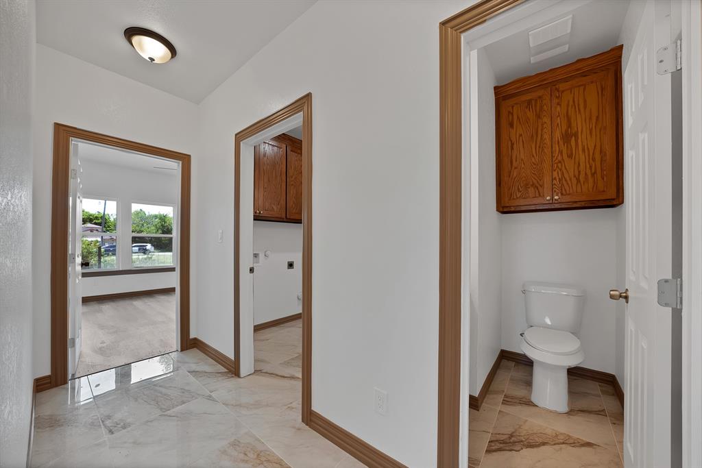 206 Hix Road Cleburne, TX 76031 - Photo 11 of 40 Bathroom with light marble finish floors