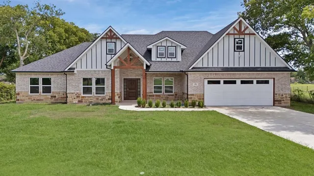 $405,000 | 206 Hix Road, Cleburne, TX 76031