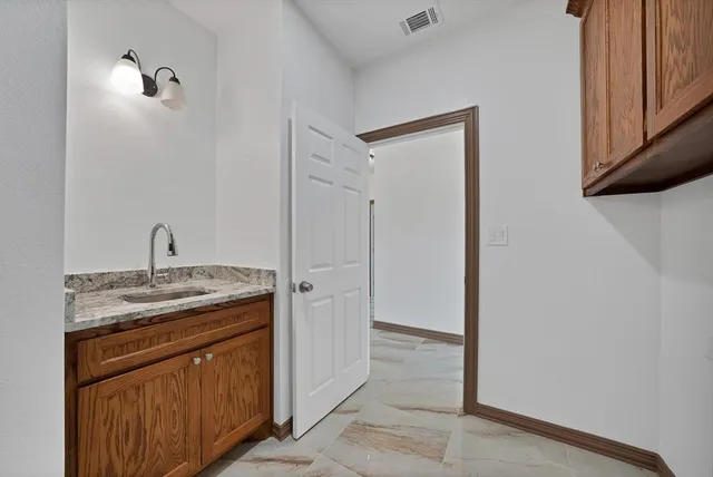 $405,000 | 206 Hix Road, Cleburne, TX 76031