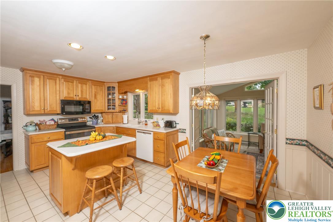 2570 Millbrook Drive Emmaus, PA 18049 - Photo 14 of 42