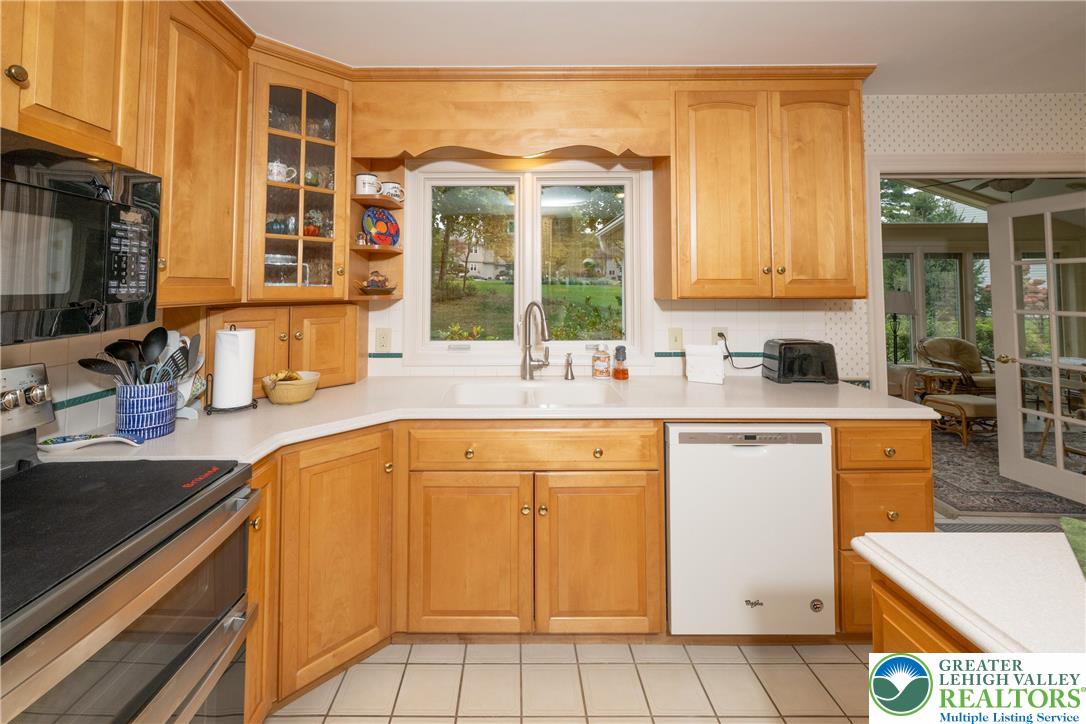 2570 Millbrook Drive Emmaus, PA 18049 - Photo 17 of 42