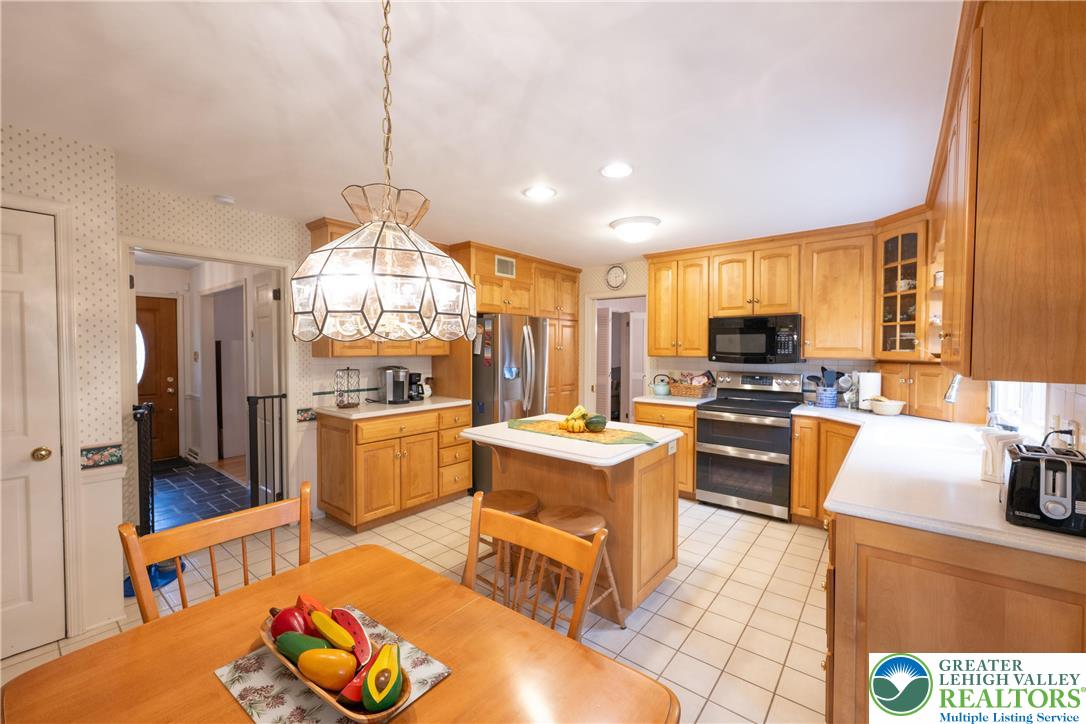 2570 Millbrook Drive Emmaus, PA 18049 - Photo 18 of 42