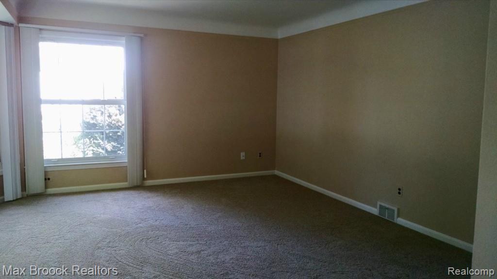 1524 Villa Road Birmingham, MI 48009 - Photo 7 of 32
