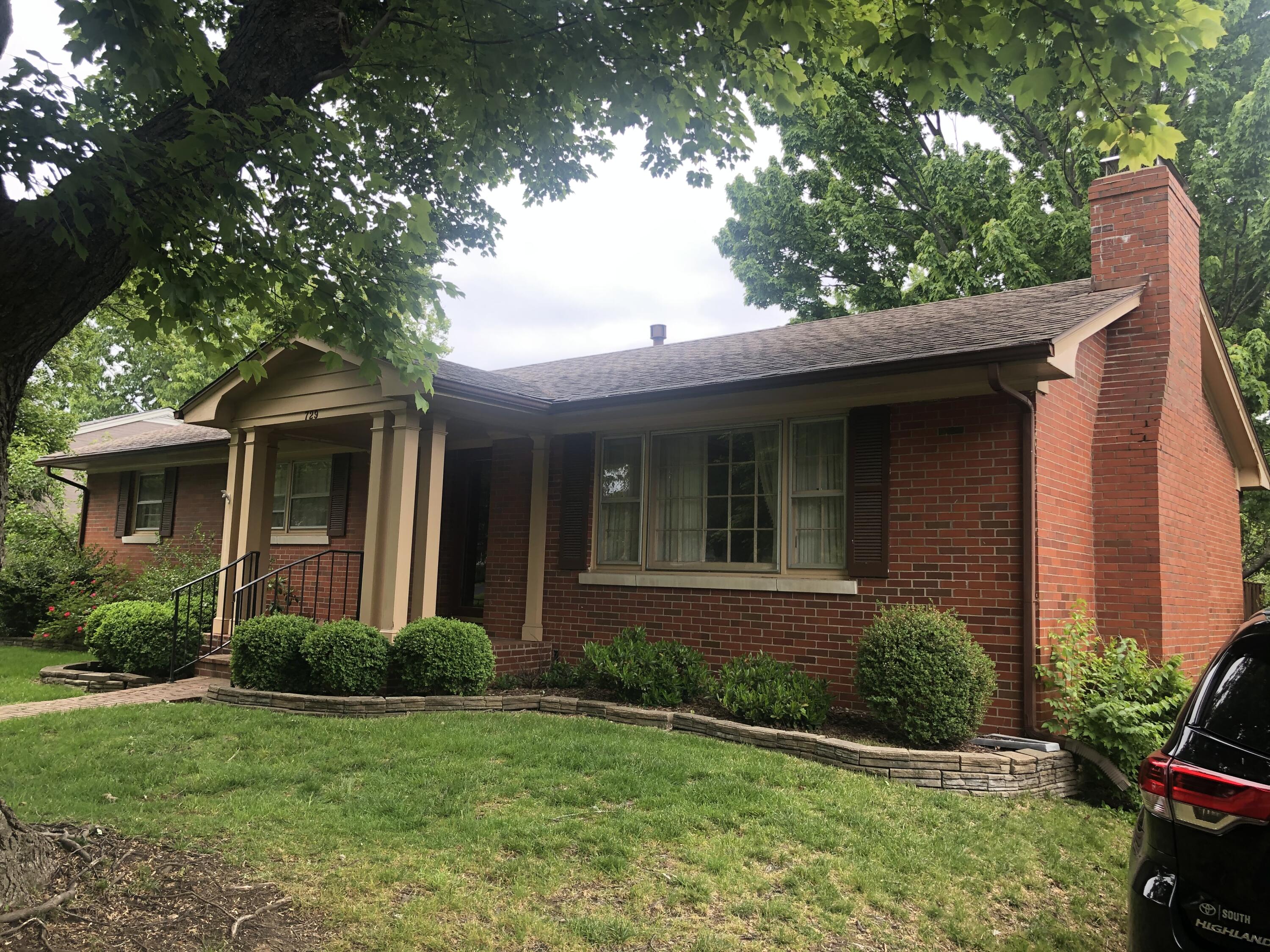 729 Providence Road Lexington, KY 40502 - Photo 1 of 16 IMG_3520