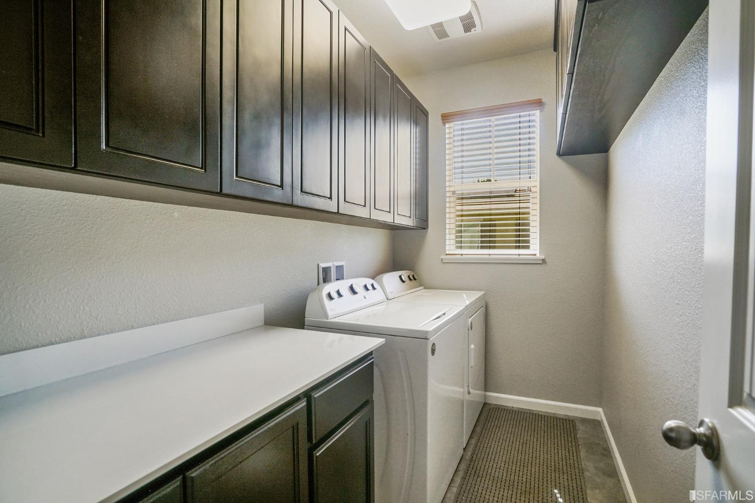 190 Belle Harbor Circle Pittsburg, CA 94565 - Photo 32 of 37 a utility room with dryer and washer