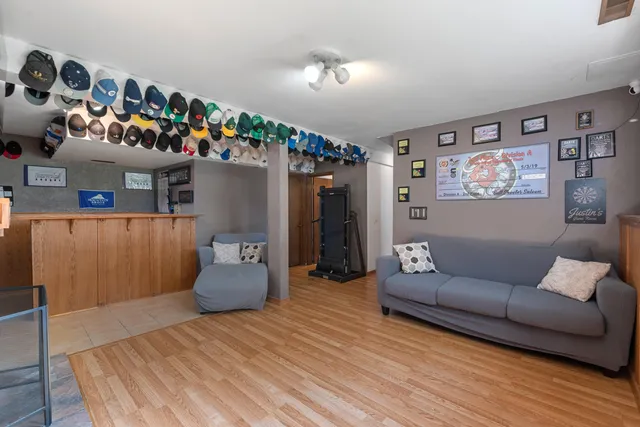 $400,000 | W165N10401 Wagon Trail, Germantown, WI 53022