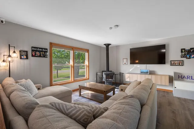 $400,000 | W165N10401 Wagon Trail, Germantown, WI 53022