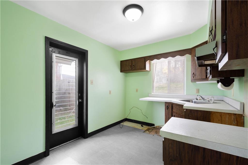 3555 Middleboro Road Pittsburgh, PA 15234 - Photo 11 of 29 Gallery Image 11