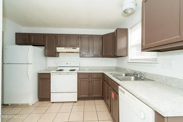 $1,000 | 20111 Daugherty Road, Unit B, Long Beach, MS 39560