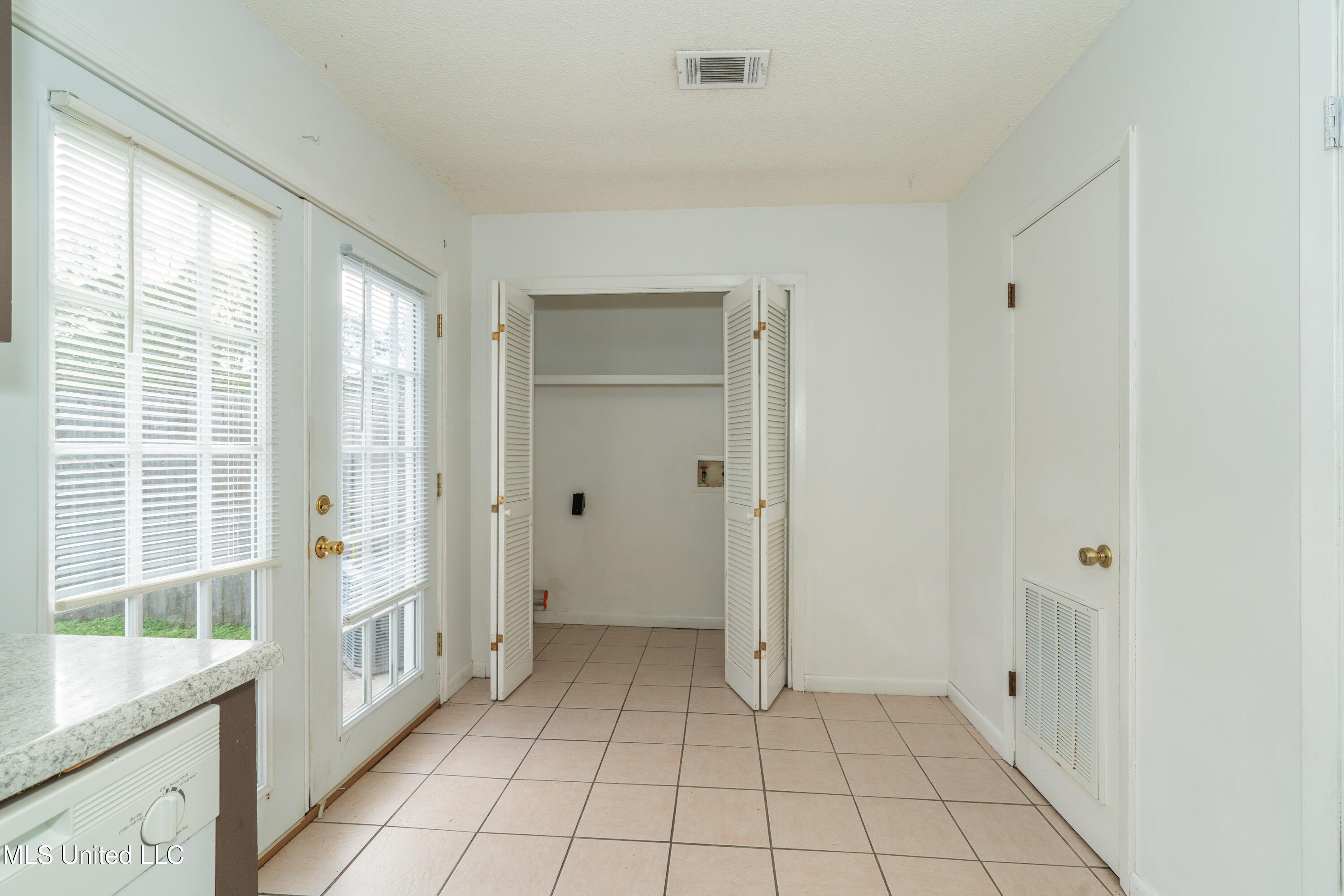 20111 Daugherty Road, Unit B Long Beach, MS 39560 - Photo 5 of 11 20111 Daurghtery Rd Unit B-04202