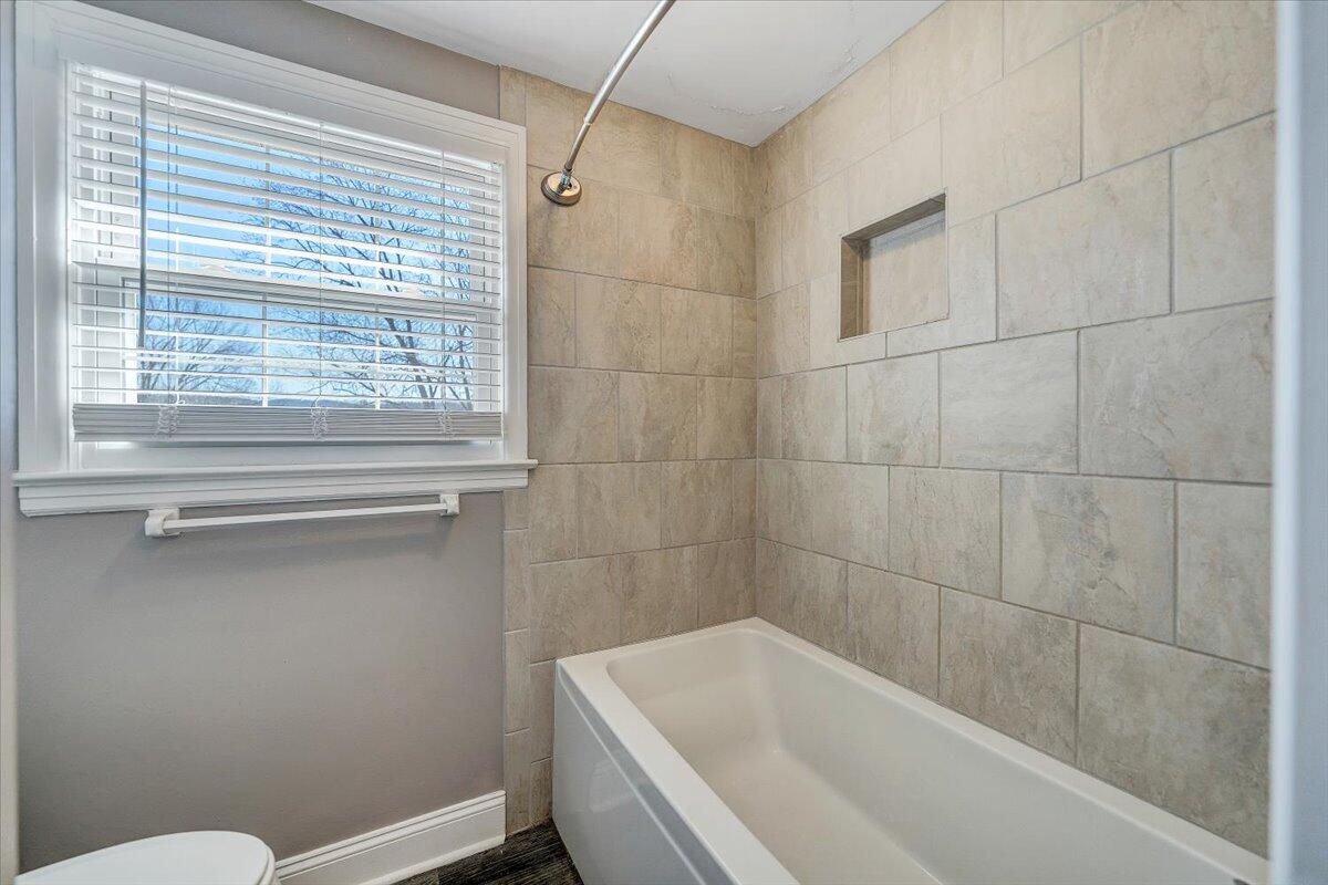 3584 Cedar Lane Roanoke, VA 24018 - Photo 44 of 75 a bathroom with a bathtub and window