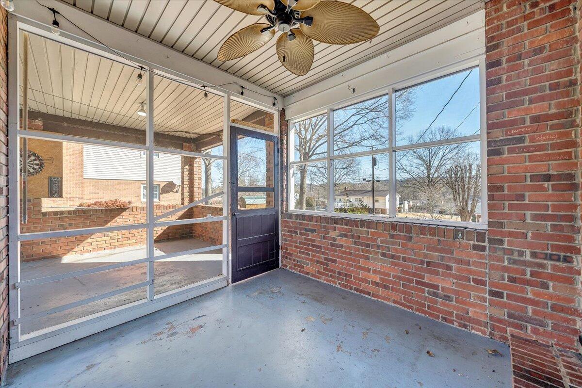 3584 Cedar Lane Roanoke, VA 24018 - Photo 58 of 75 a view of an entryway