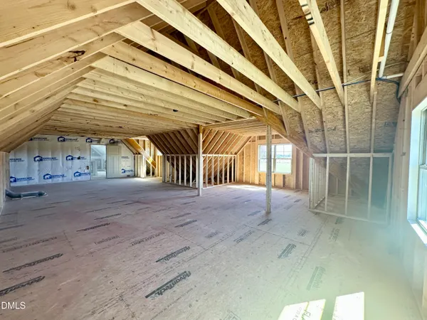 a view of entryway with a