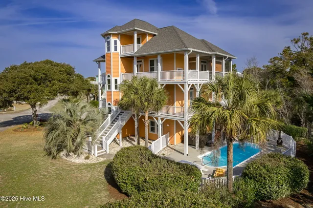 $1,575,000 | 200 Shipwreck Lane, Emerald Isle, NC 28594