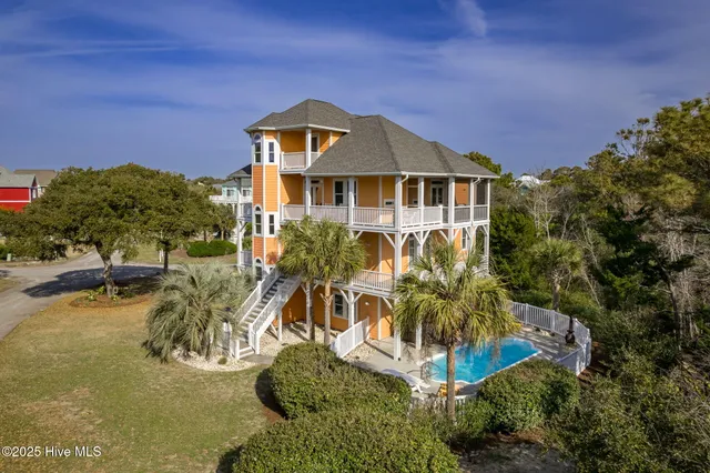 $1,575,000 | 200 Shipwreck Lane, Emerald Isle, NC 28594