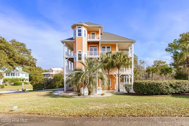 $1,575,000 | 200 Shipwreck Lane, Emerald Isle, NC 28594