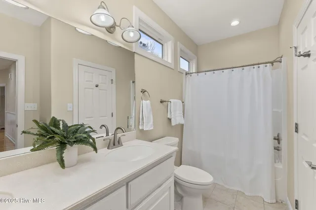 $1,575,000 | 200 Shipwreck Lane, Emerald Isle, NC 28594