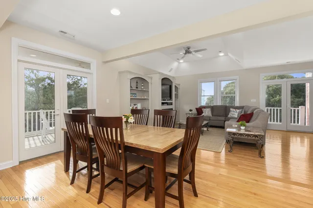 $1,575,000 | 200 Shipwreck Lane, Emerald Isle, NC 28594