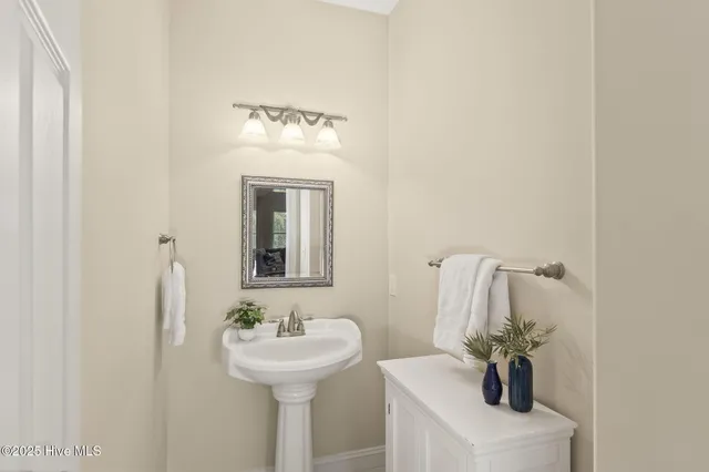 $1,575,000 | 200 Shipwreck Lane, Emerald Isle, NC 28594