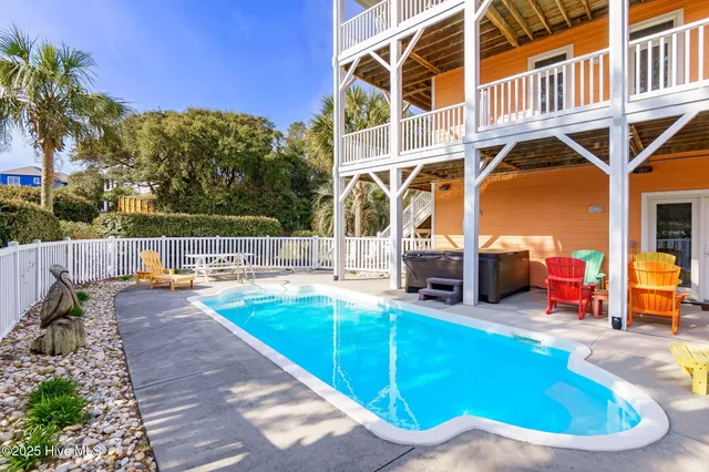 $1,575,000 | 200 Shipwreck Lane, Emerald Isle, NC 28594