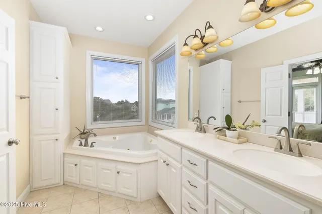 $1,575,000 | 200 Shipwreck Lane, Emerald Isle, NC 28594